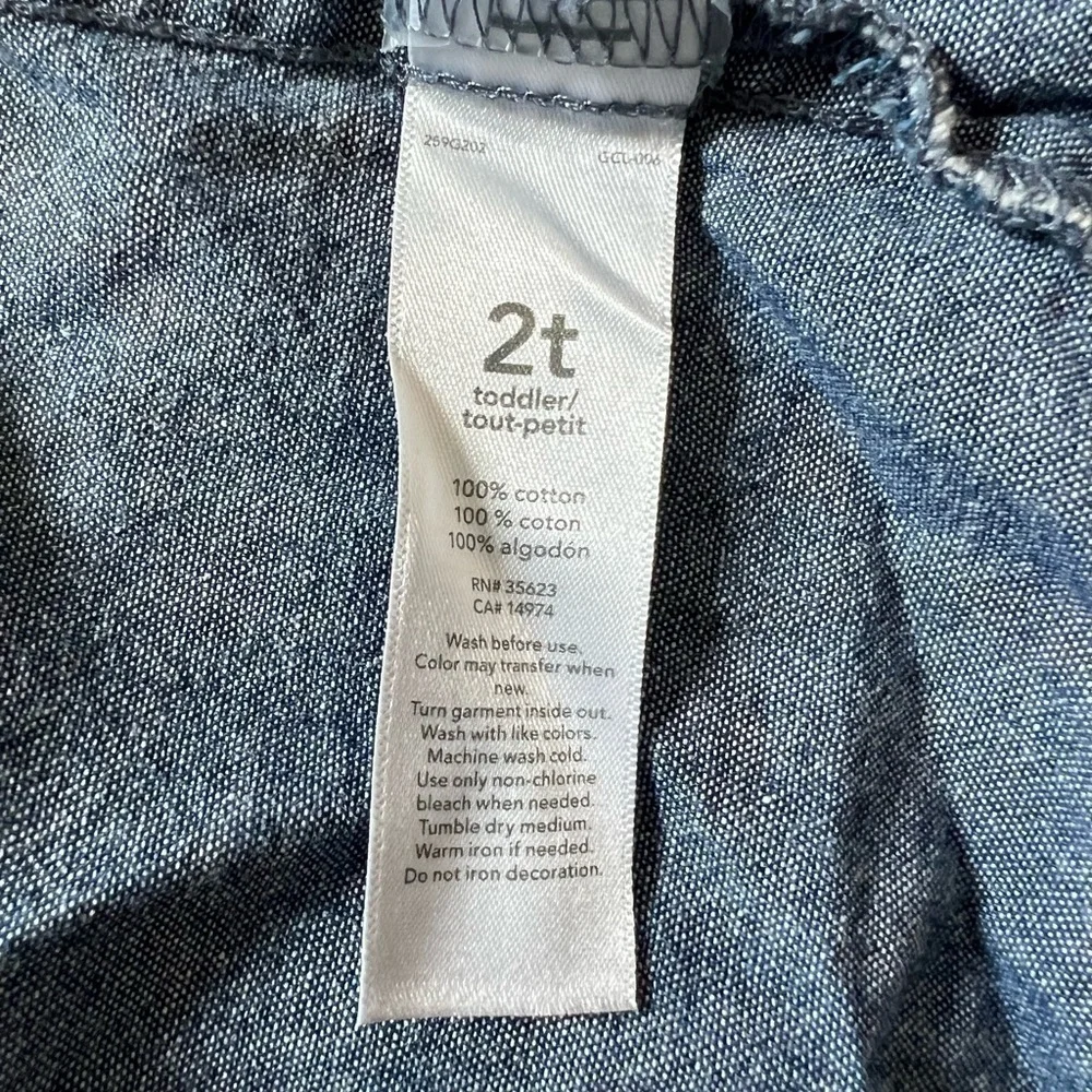 2T Carter’s denim cotton button down blouse w/ pink roses & 2 front pockets